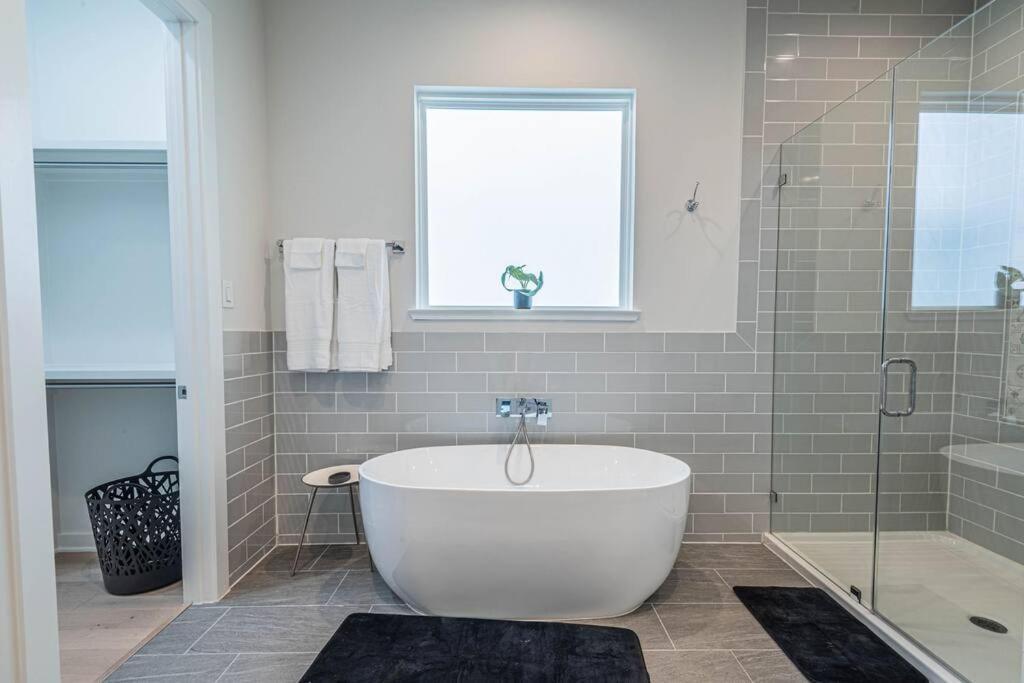 יוסטון Charming 3-Bedroom Luxury Home Near Downtown, Nrg, Galleria & Medical Center מראה חיצוני תמונה